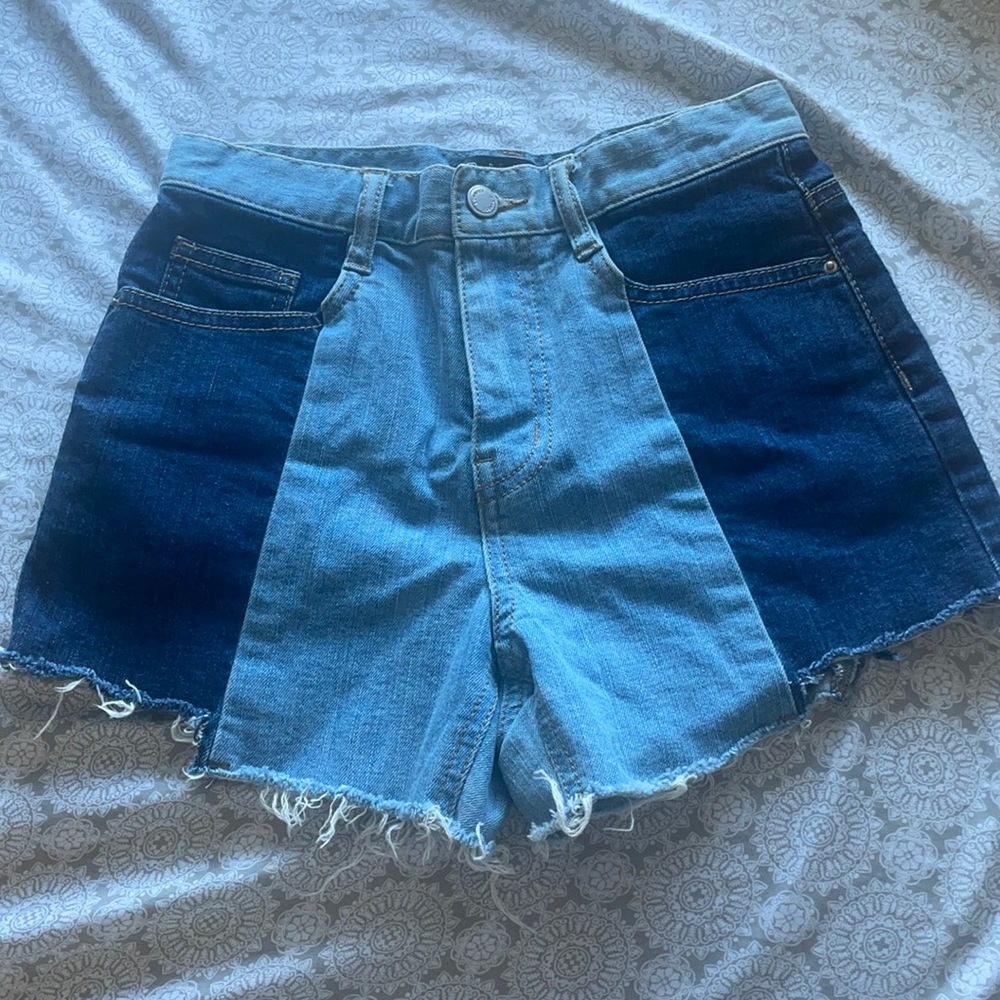 Color block jean shorts